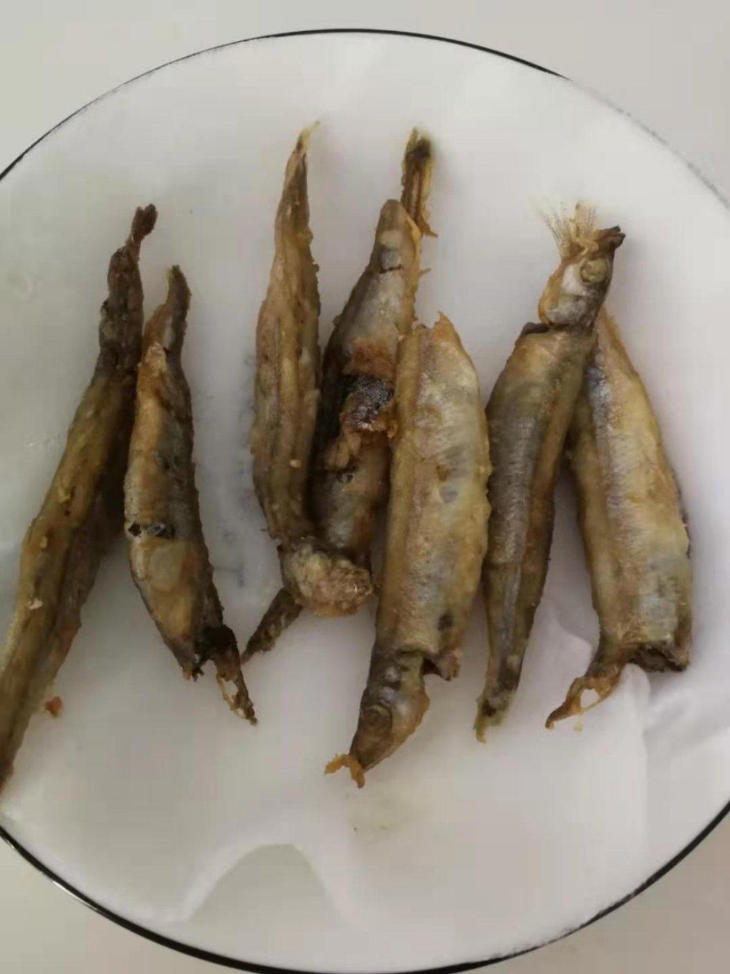 香煎多春鱼
