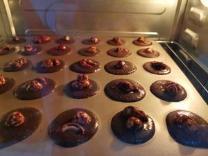绝对不会出油，做法超简单的网红巧克力坚果脆脆的做法 步骤7