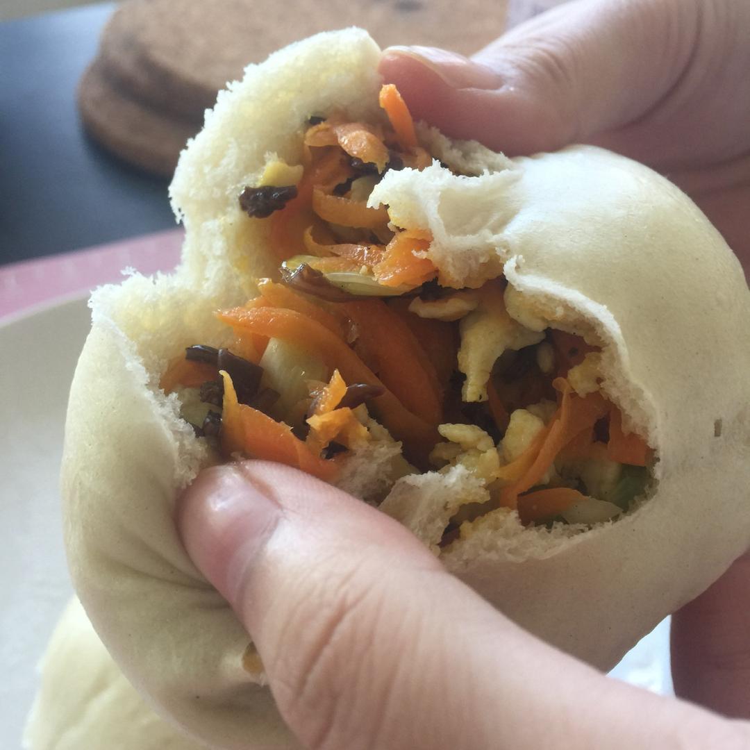 胡萝卜木耳鸡蛋素包子