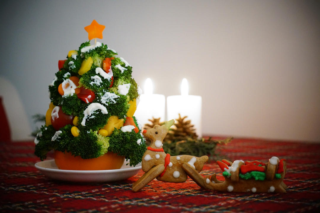 圣诞树沙拉的详细制作方法（西兰花土豆泥圣诞花环）