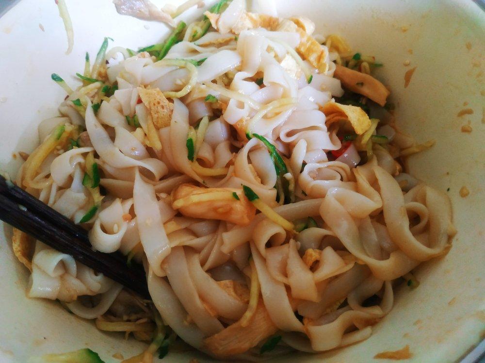 凉拌河粉（面）