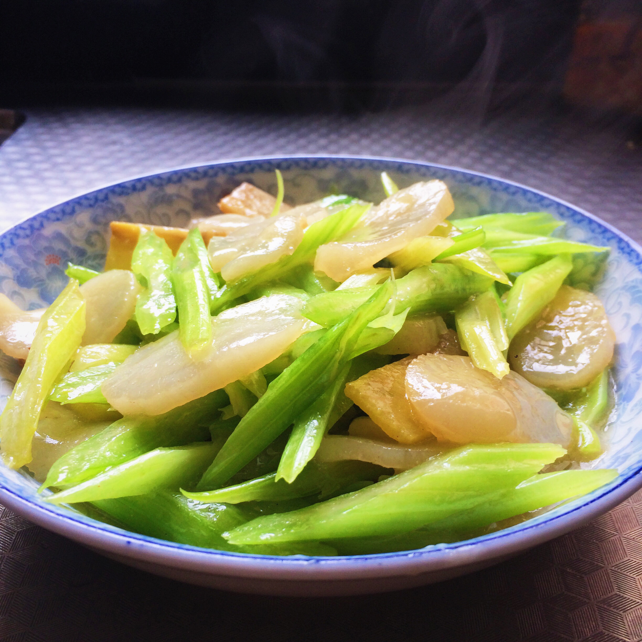 XO酱炒西芹带子