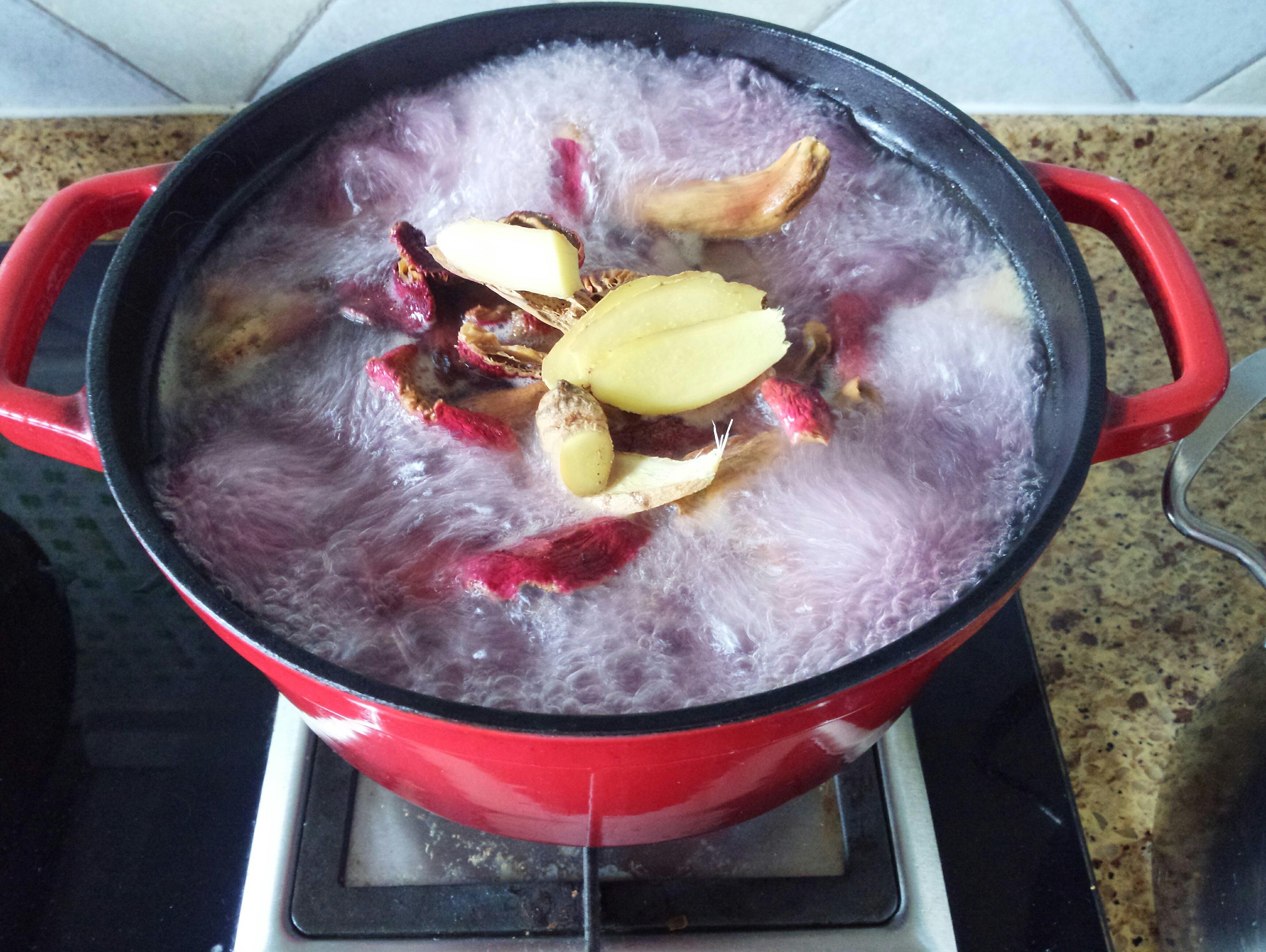 野生红菇鸡汤的做法