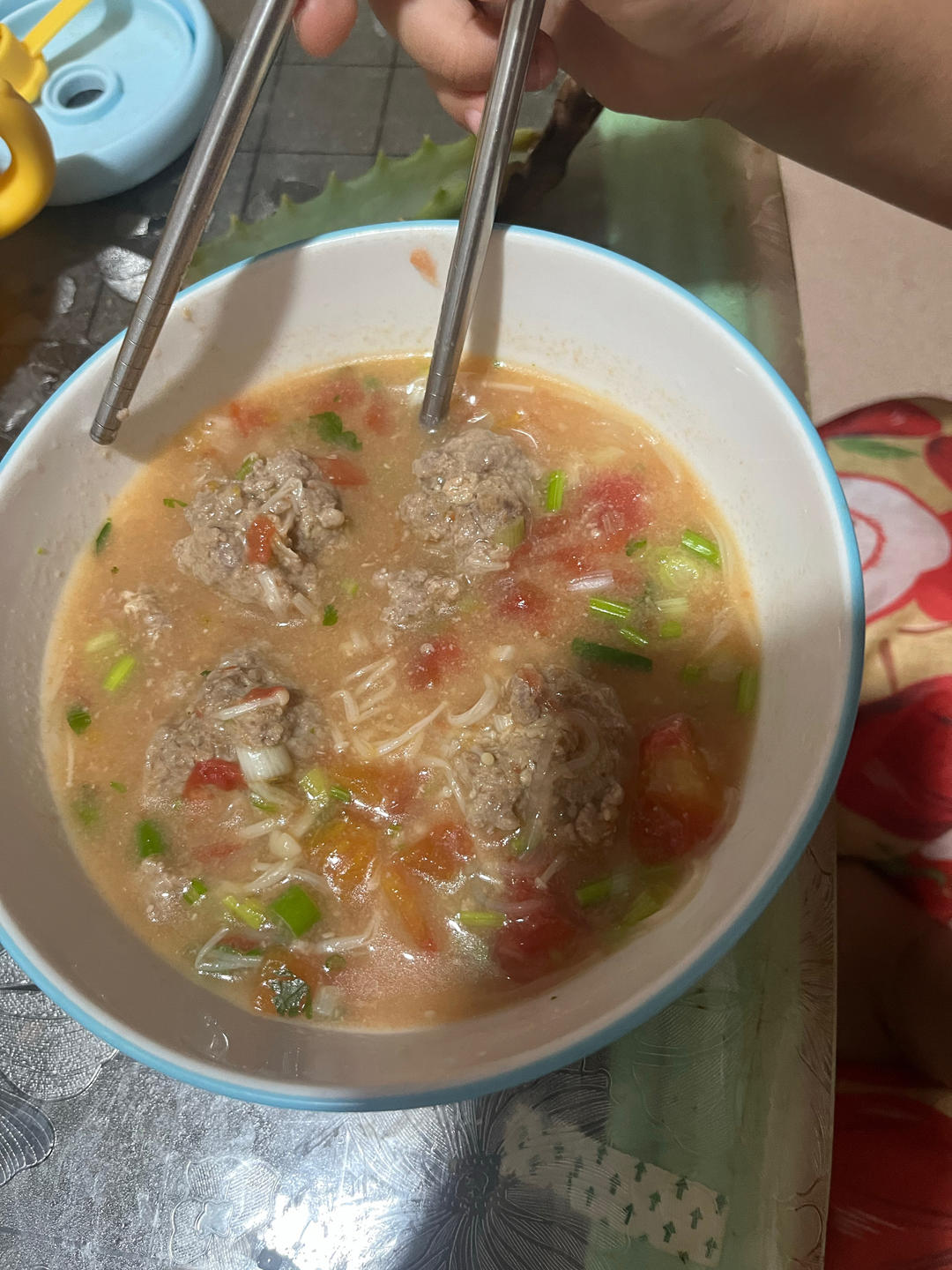 酸甜可口的西红柿牛肉丸汤