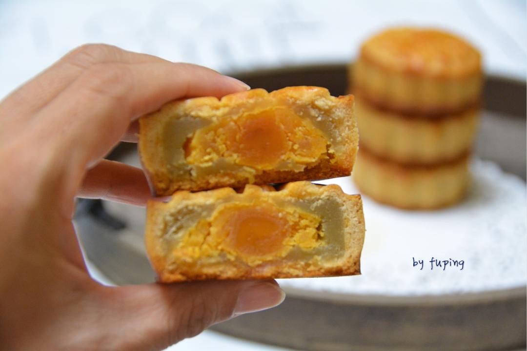 广式月饼—蛋黄莲蓉月饼
