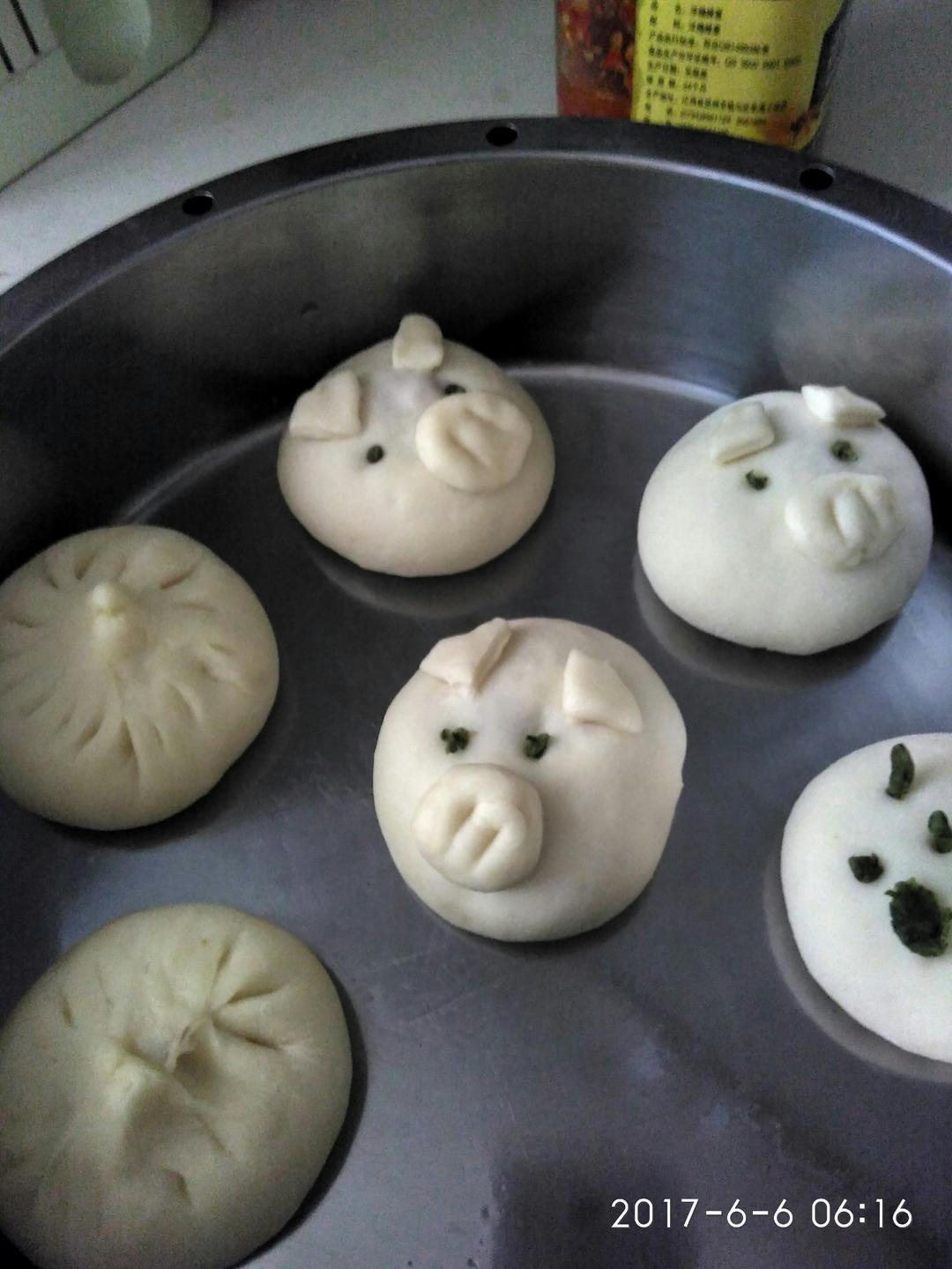 卷翘着尾巴的小猪馒头