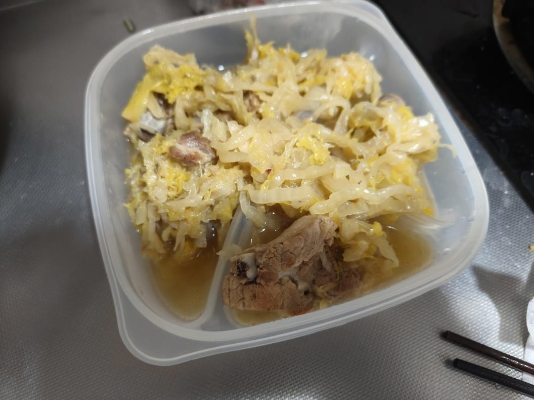 东北酸菜炖排骨
