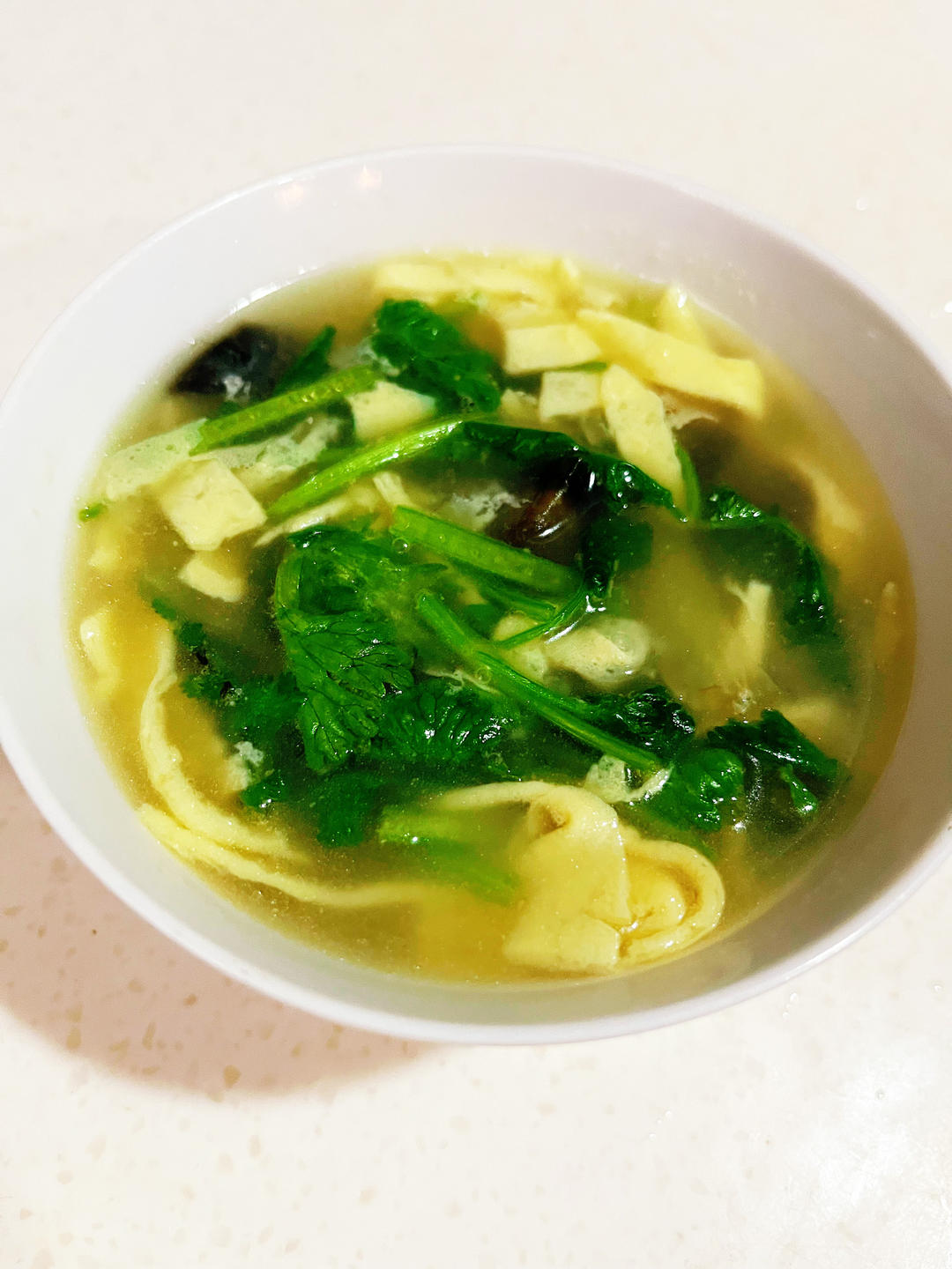 蛋皮香菜汤的做法