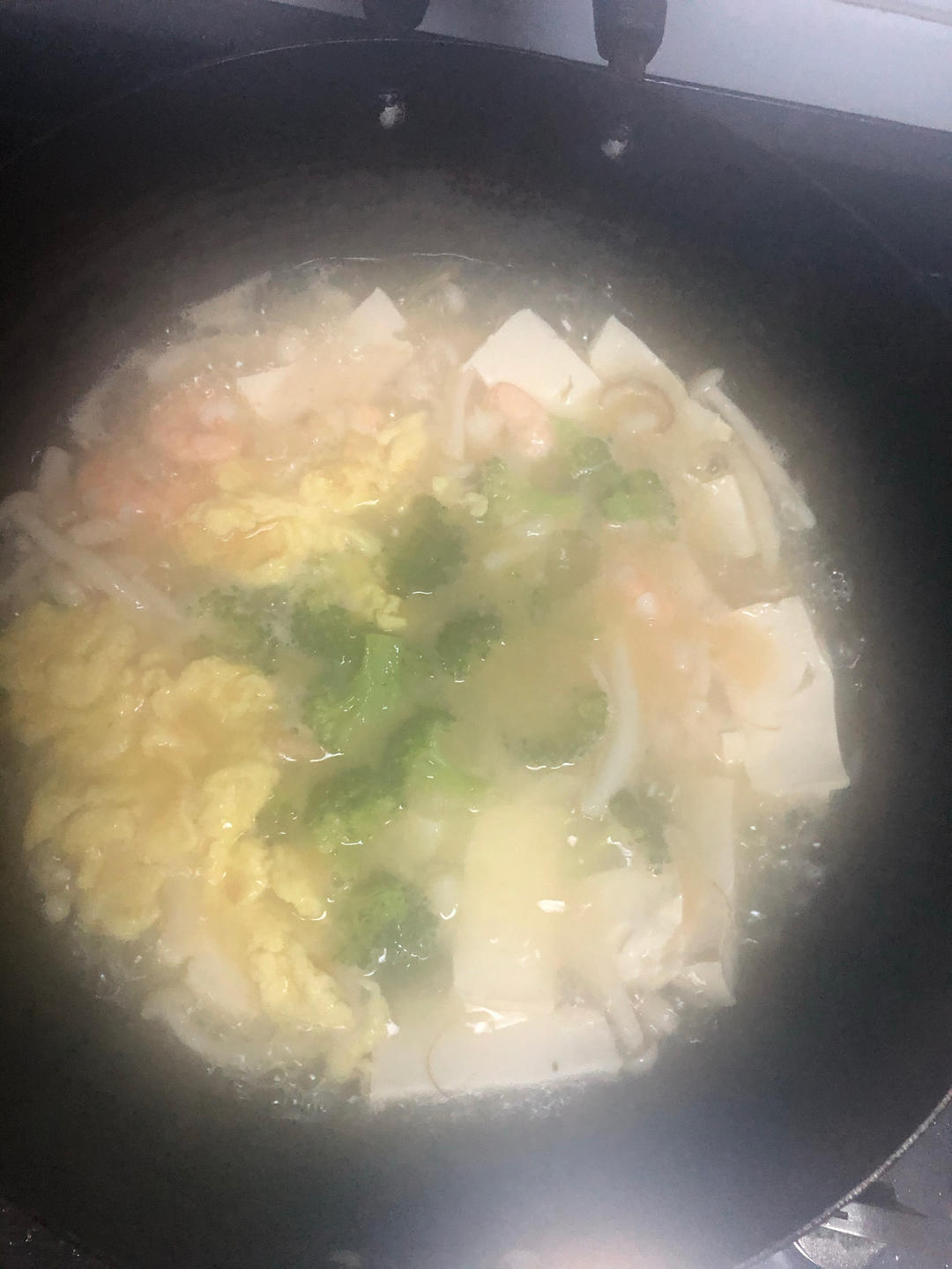 豆腐鲜虾菇菌汤