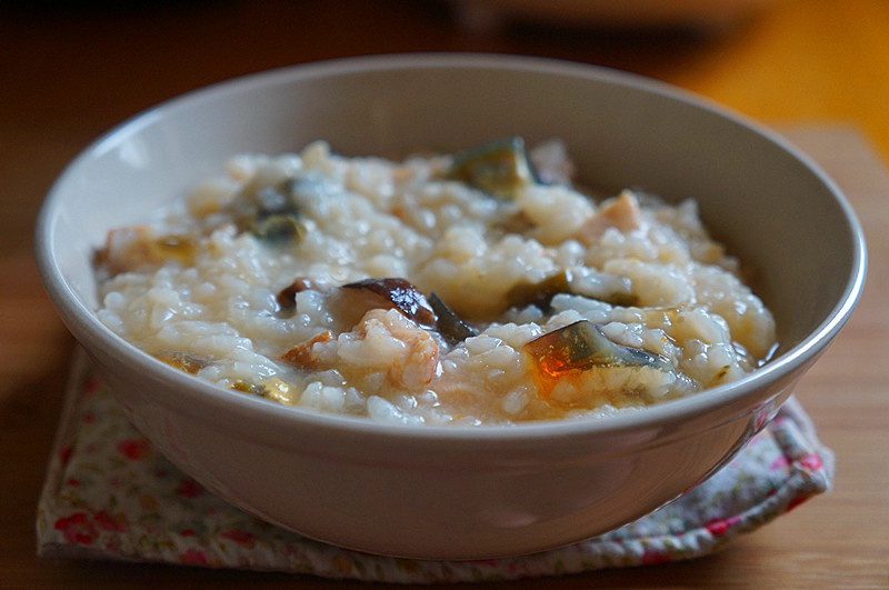 砂锅皮蛋瘦肉粥