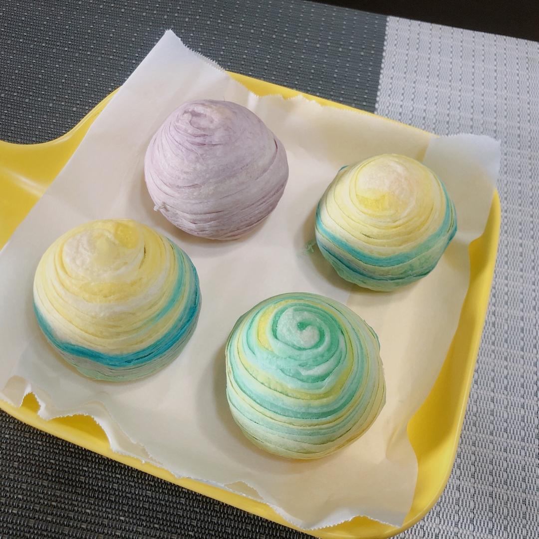 少女心爆棚的彩虹🌈蛋黄酥（转自烘焙帮）