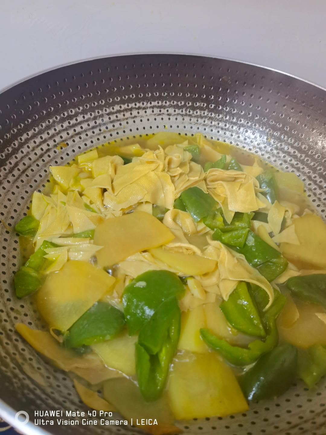 干豆腐炖土豆片