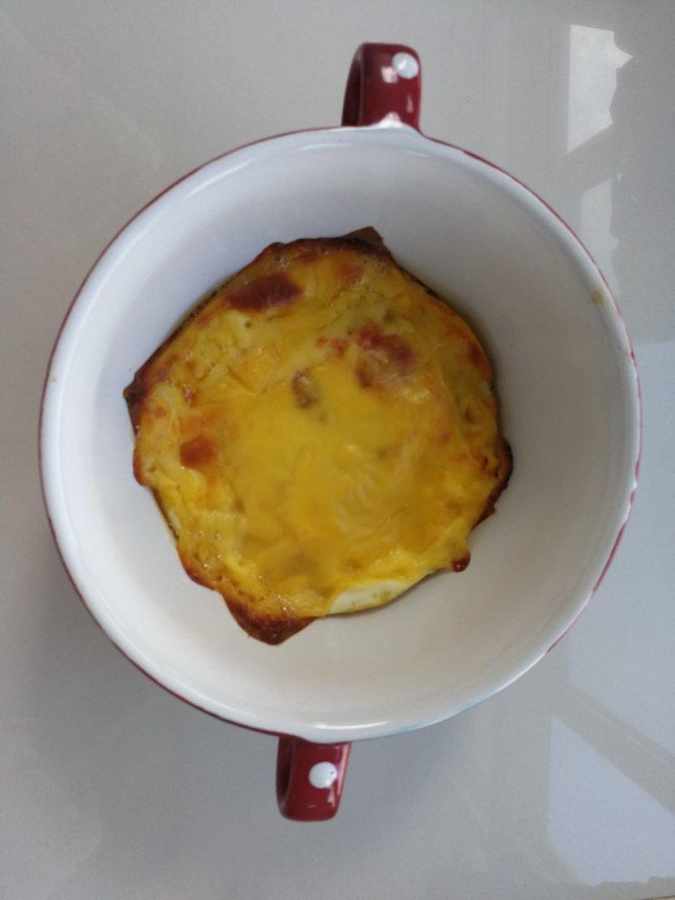 只需摆好材料去微波！惊艳全家的早餐端上桌：香肠奶酪烘蛋