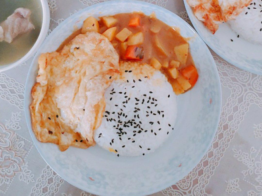 土豆咖喱鸡肉饭