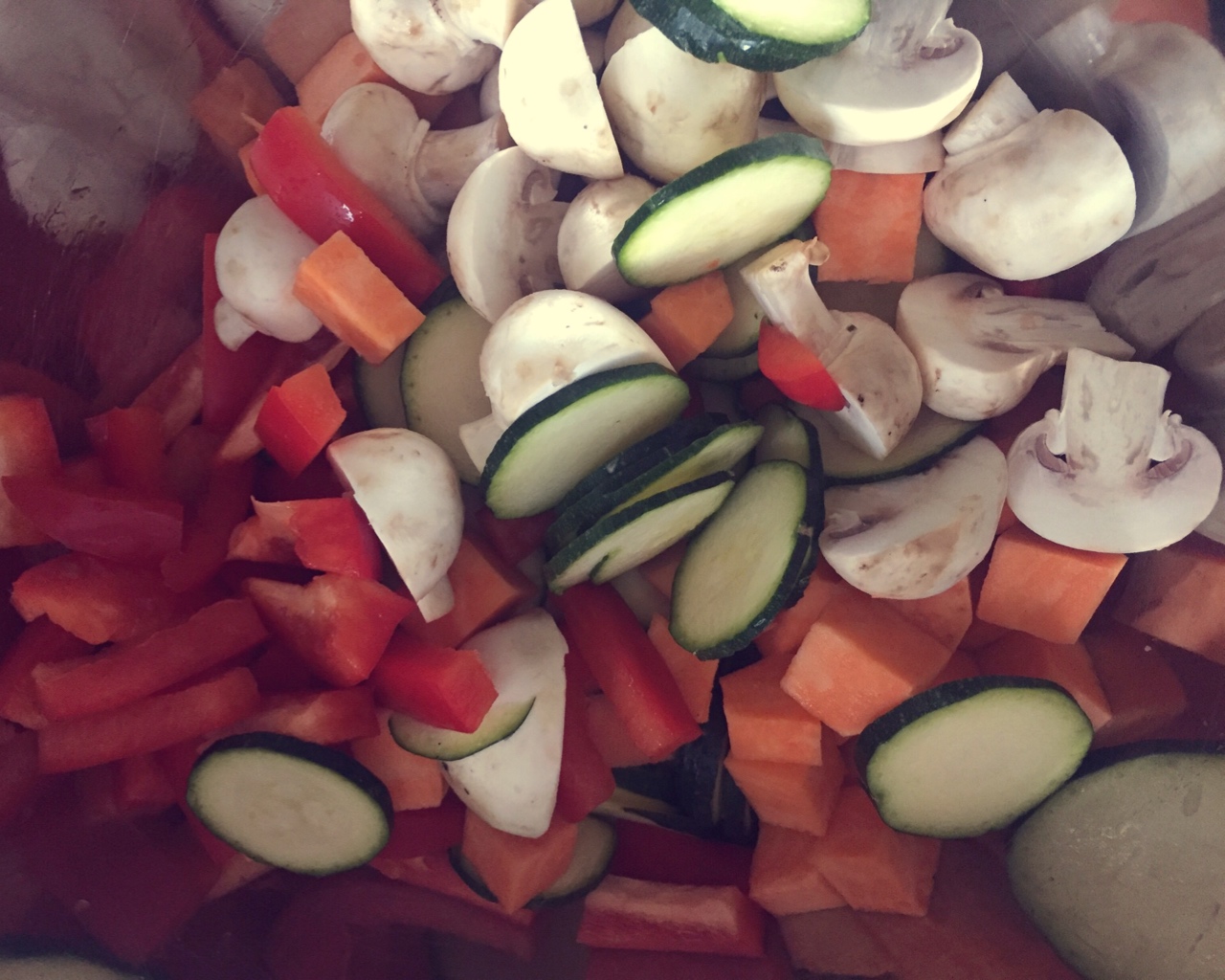 简单健康的烤蔬菜 roasted veggies with maple balsamic vinaigrette的做法 步骤2