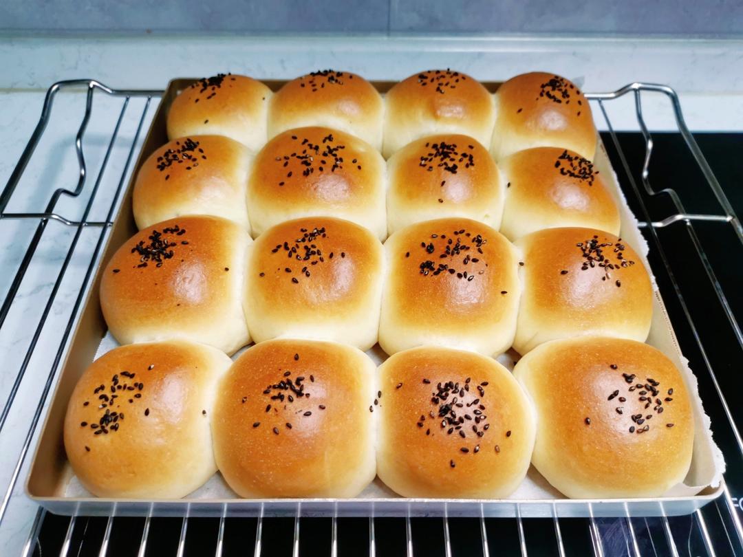 🥛超简单快手，柔软拉丝，一次发酵，牛奶小餐包