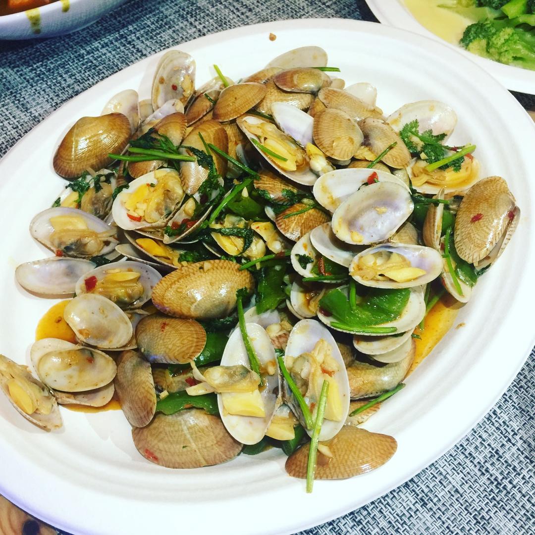 蒜香炒花甲