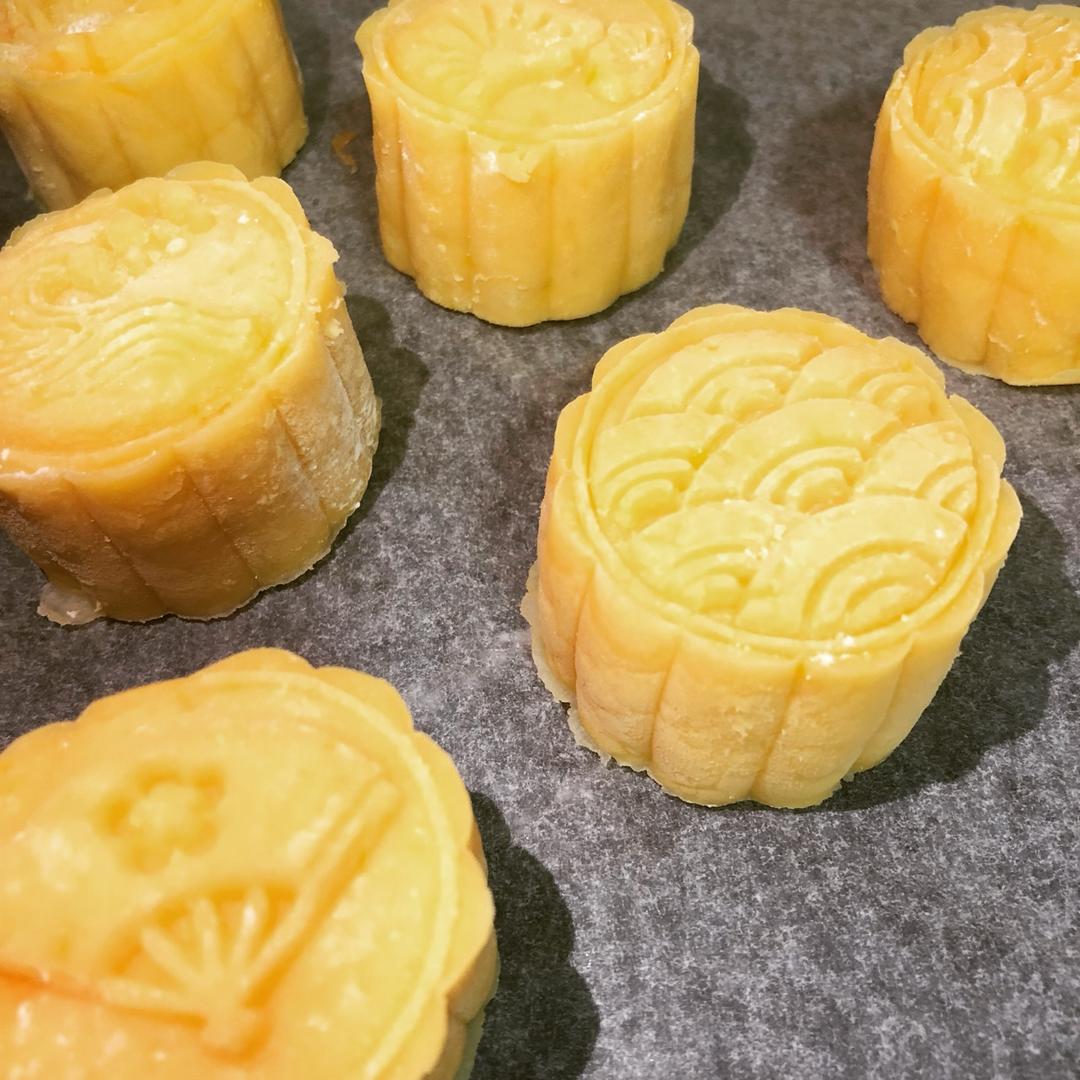 超详细图解版--流心奶黄月饼