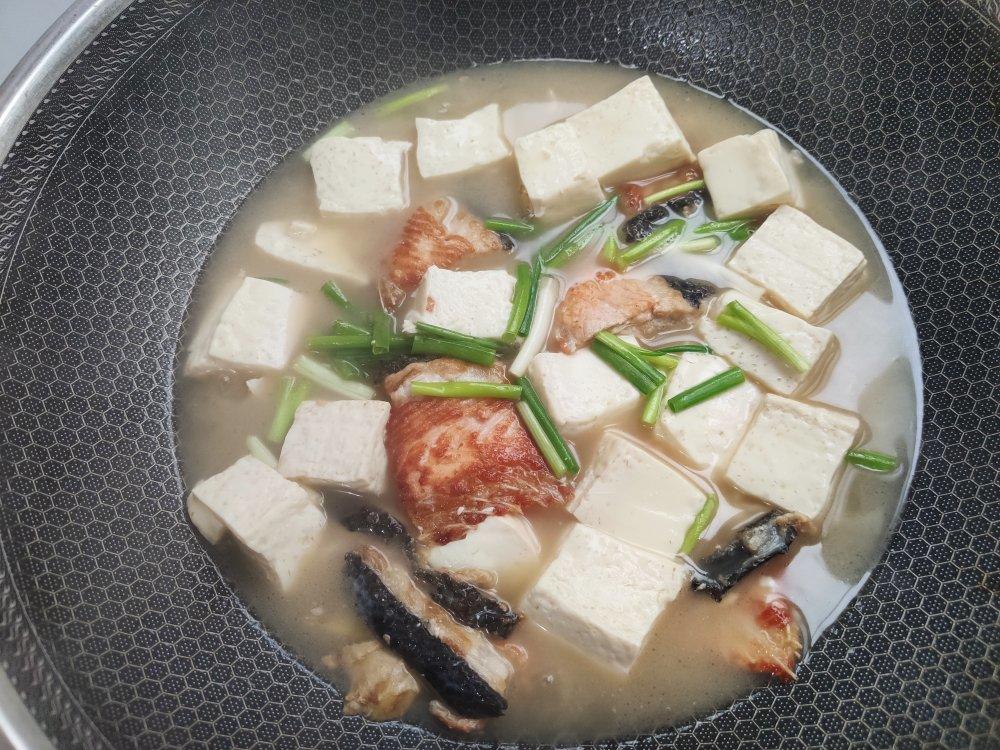 三文鱼骨豆腐汤