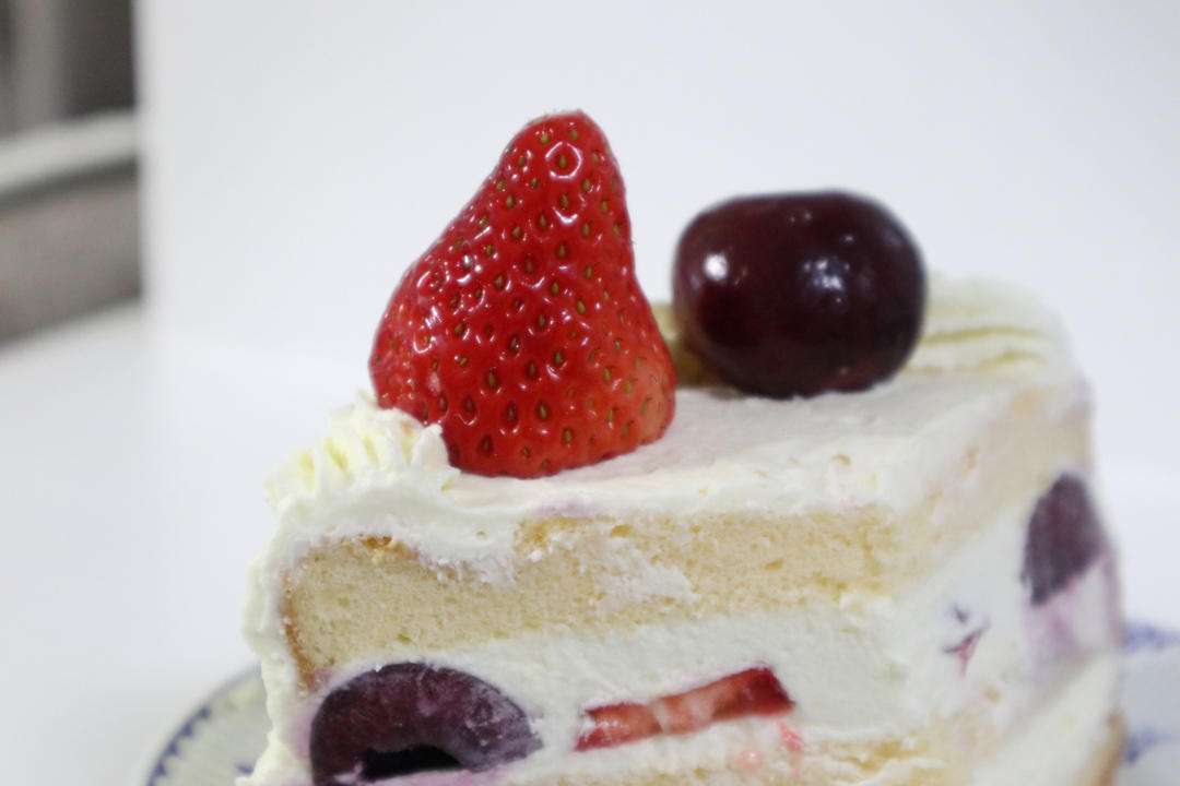 草莓奶油蛋糕/基础戚风胚，徒手脱模剖片及抹面挤花/「戚风及其衍生」烘焙视频蛋糕篇1