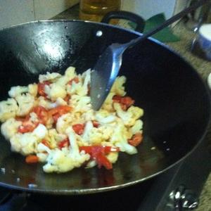 菜花炒番茄的做法 步骤9