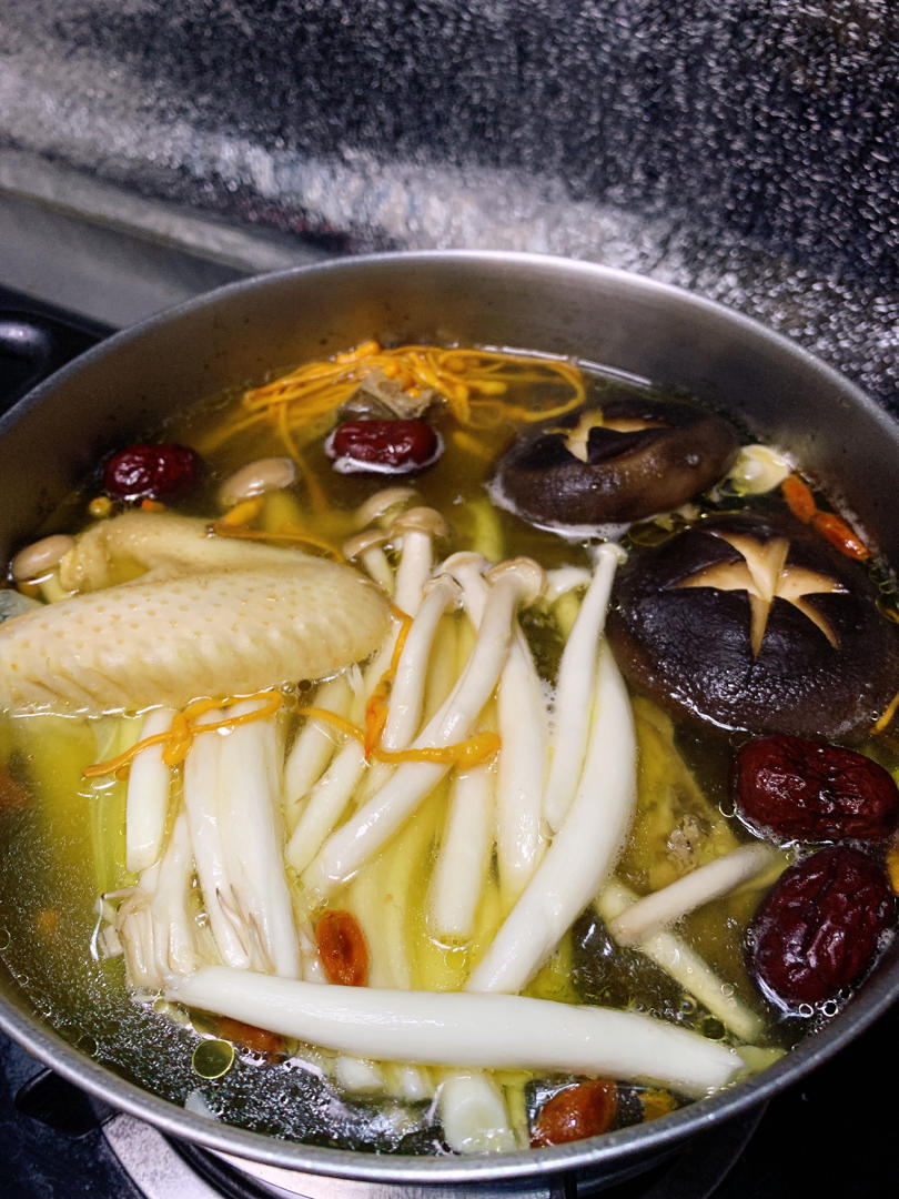 回味云南鲜菌煲鸡，你也能煲出一碗好汤