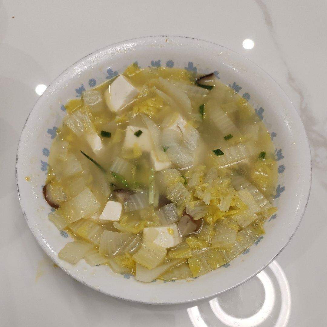老豆腐炖白菜
香菇虾皮汤