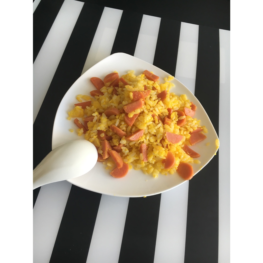 香肠炒鸡蛋饭