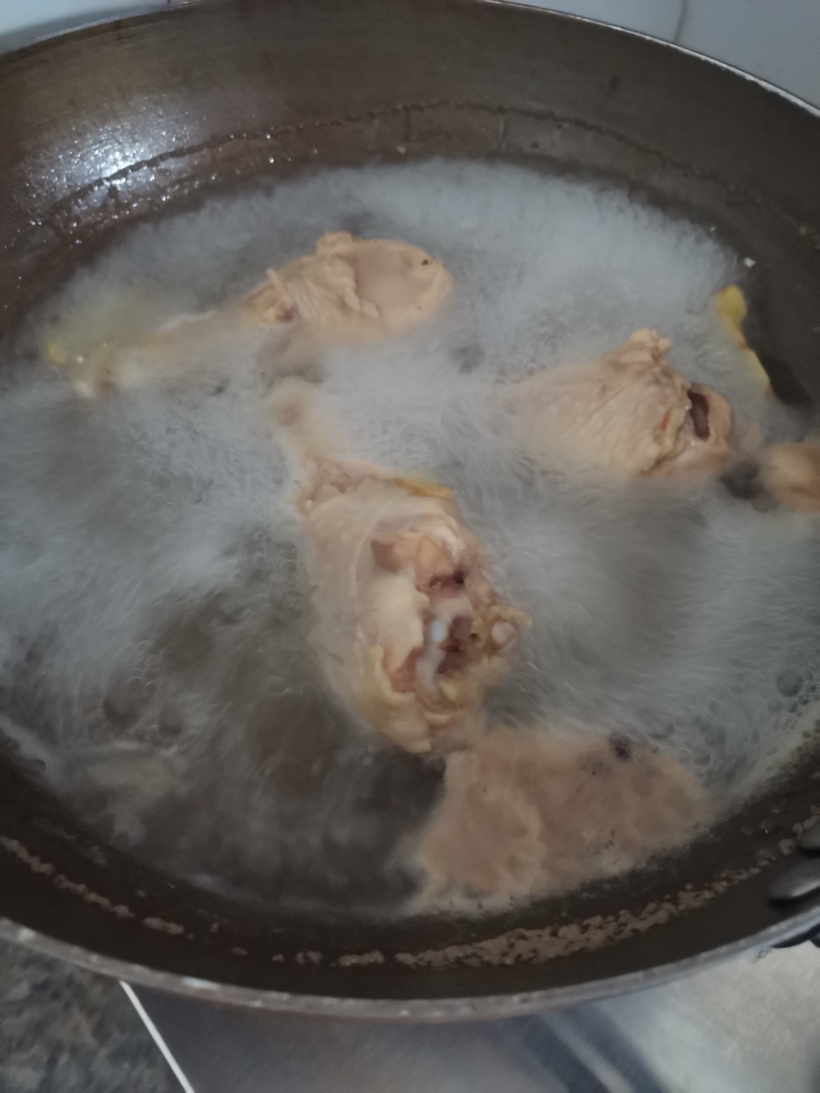 麻辣凉拌鸡腿肉的做法 步骤2