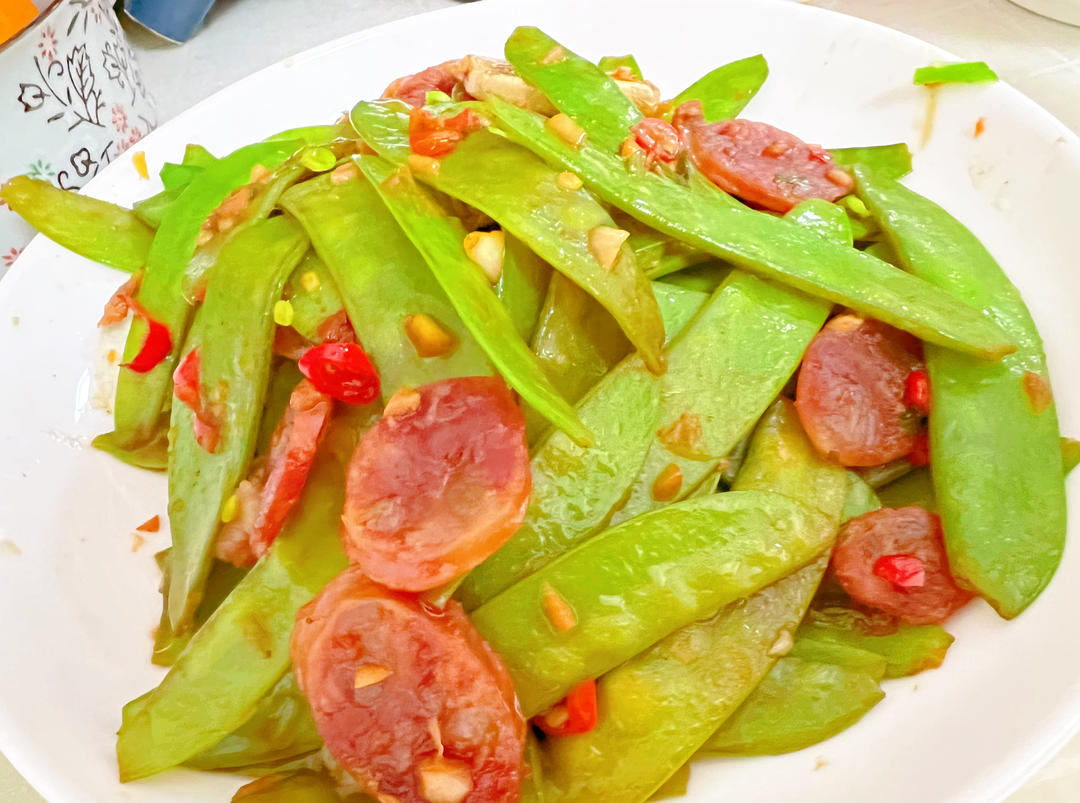 无比简单的荷兰豆炒腊肠，营养又好吃～！