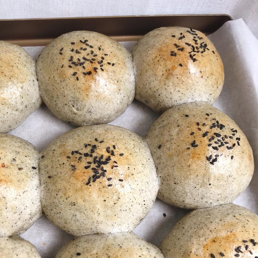 黑芝麻餐包~面包界的黑美人