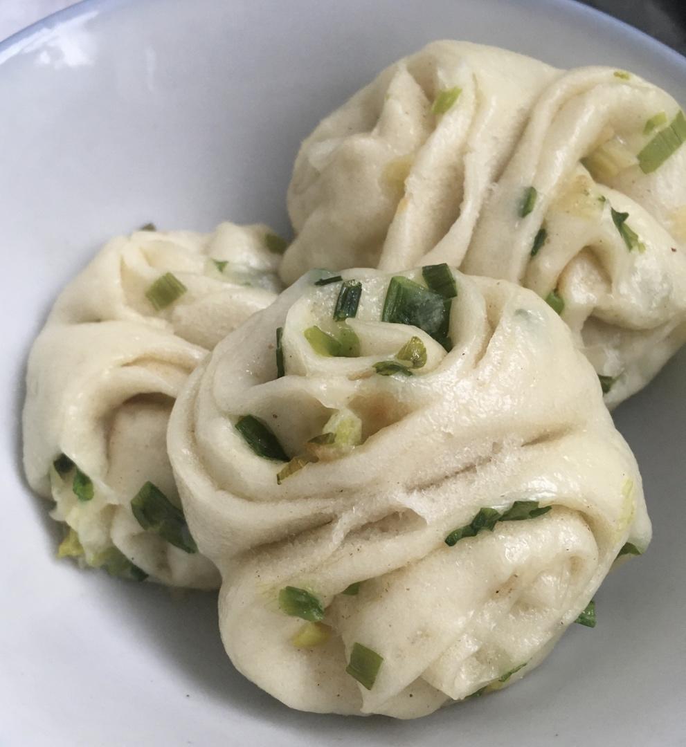 碧波荡漾葱油花卷｜附葱花不变黄小技巧