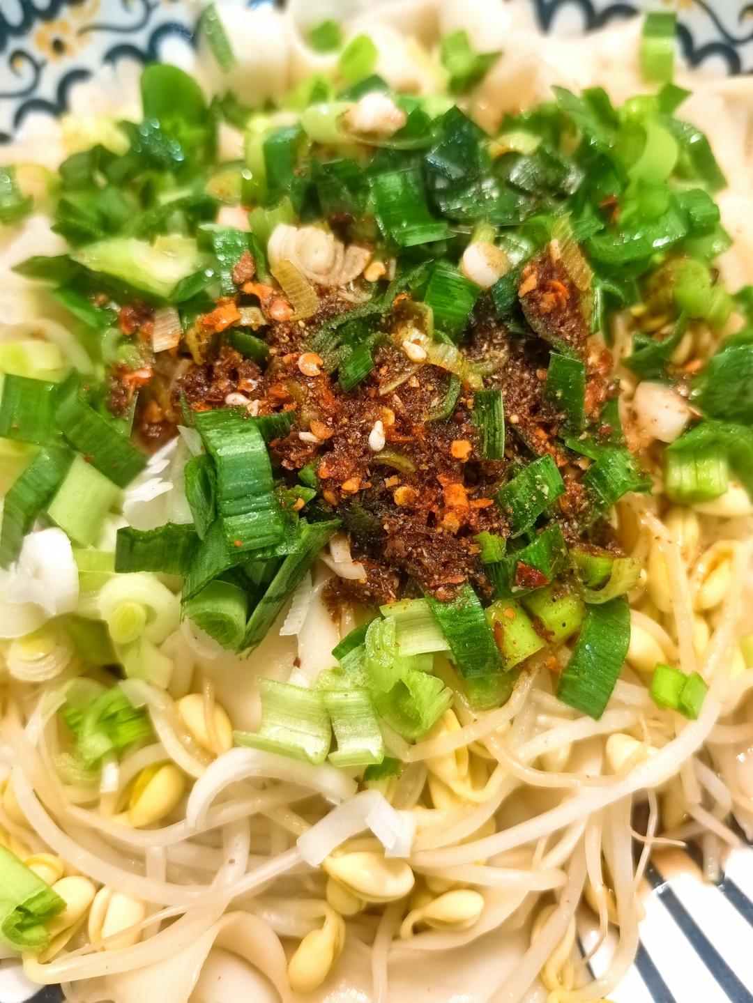 十分钟就能吃上的超简单油泼面