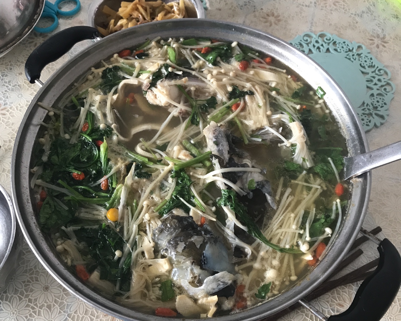 清炖鱼头汤的做法