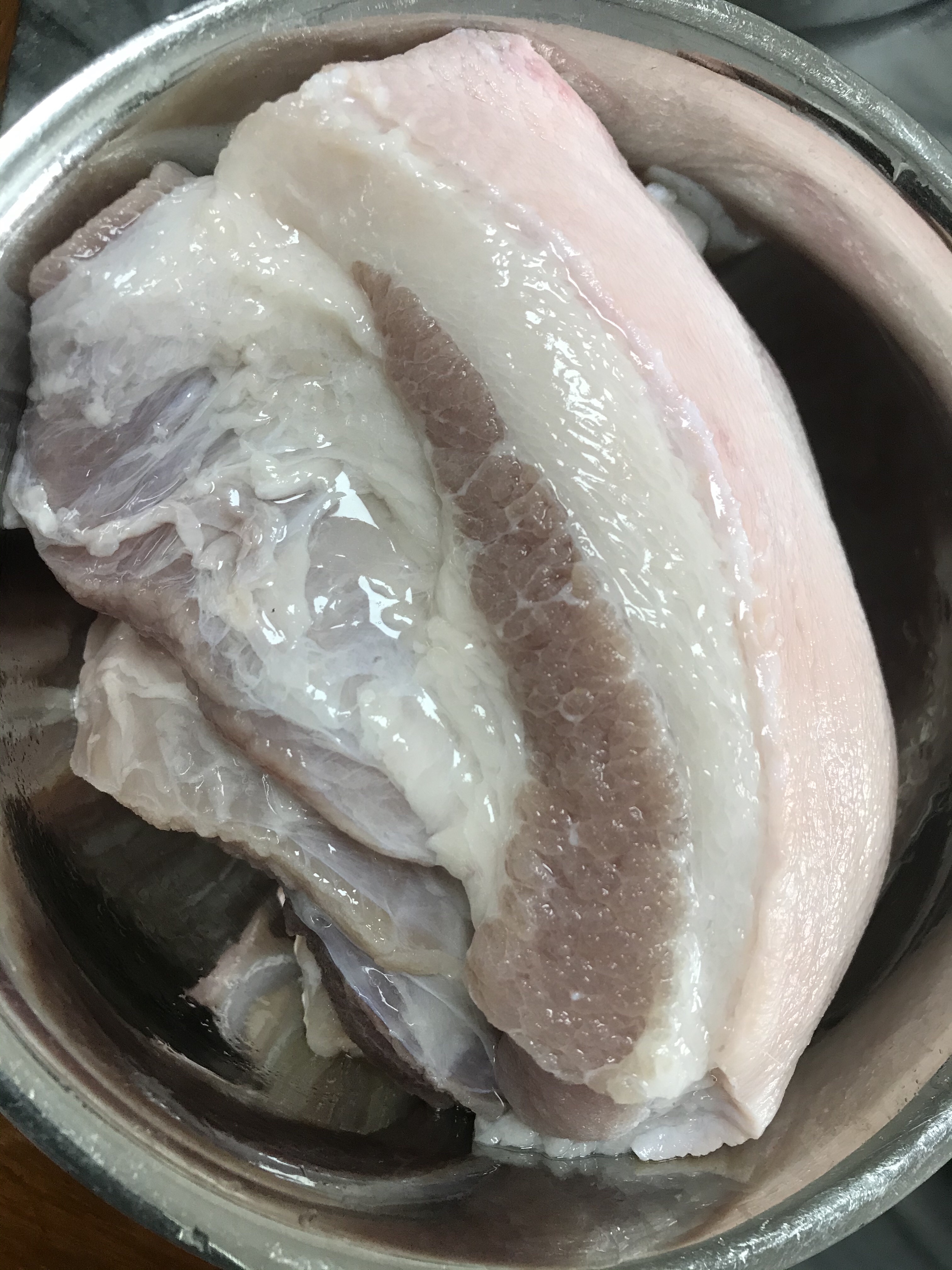 夏天消暑汤~老黄瓜海带薏米猪踭汤的做法 步骤2