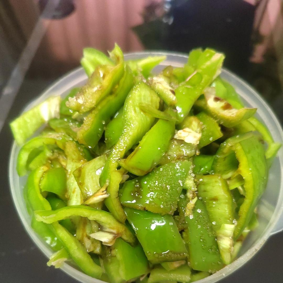 凉拌青椒（两分钟完成的开胃小菜）