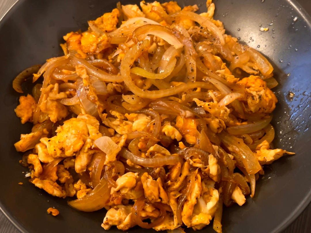 洋葱炒鸡蛋（5分钟快手菜）