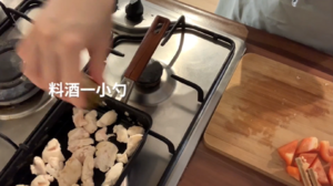 【我的每日便当】彩椒炒鸡肉与菠菜蛋卷便当+冷冻菠菜的方法 Vol.36的做法 步骤11