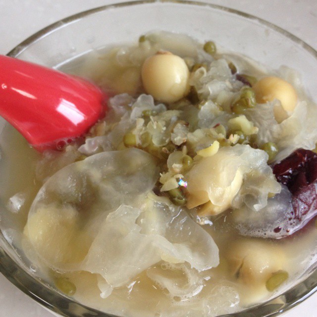 银耳莲子绿豆汤