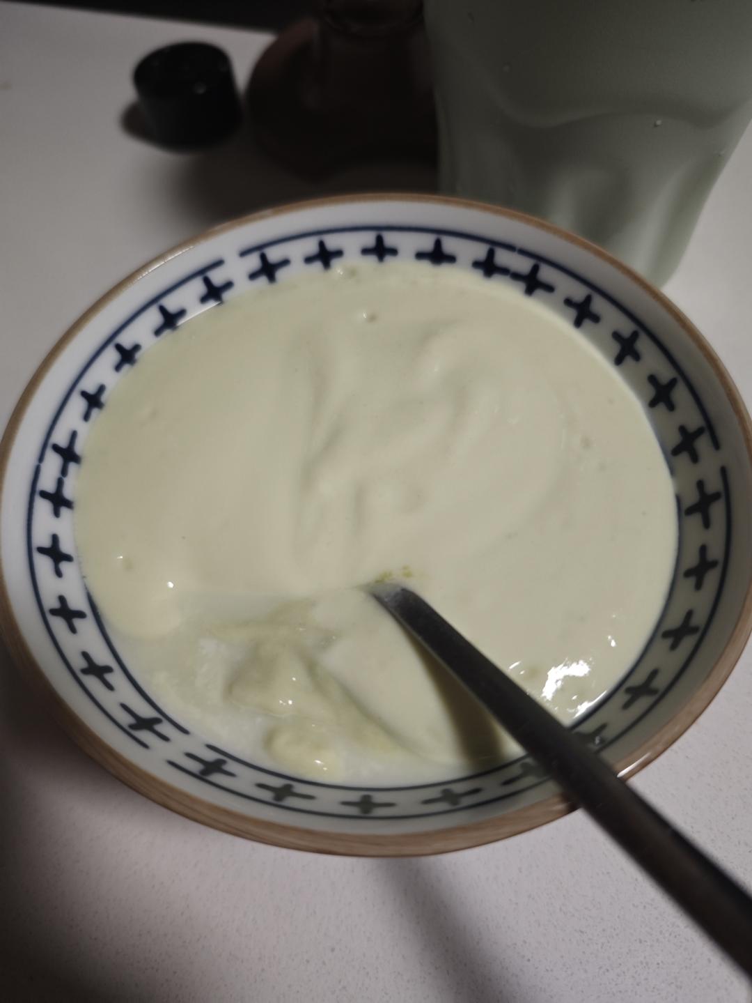 巴旦木牛油果奶昔🥑复刻茉酸奶真的太好喝啦