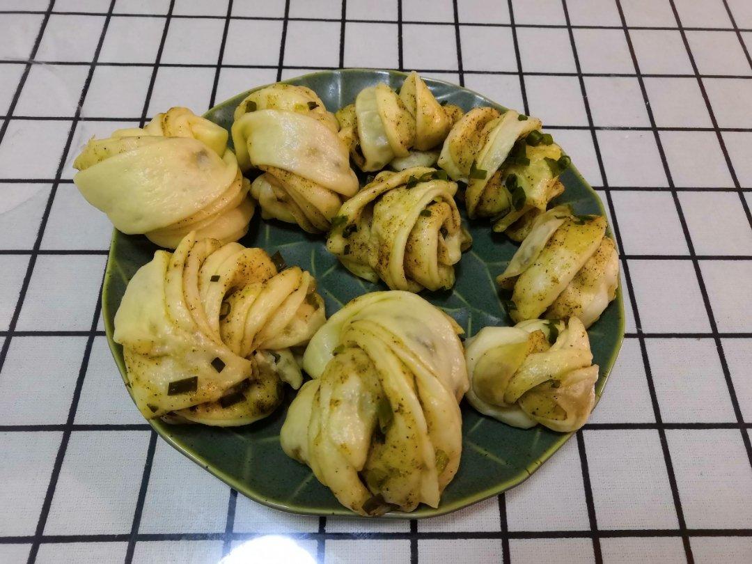 葱香椒盐花卷