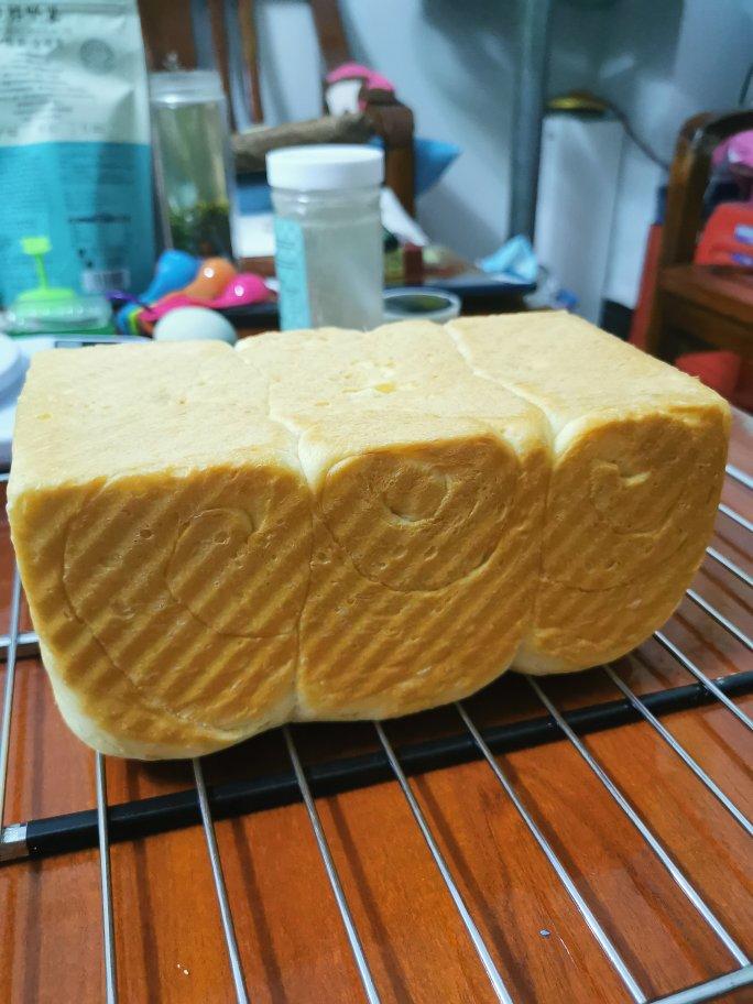 用烤箱自己做面包--手工牛奶吐司面包