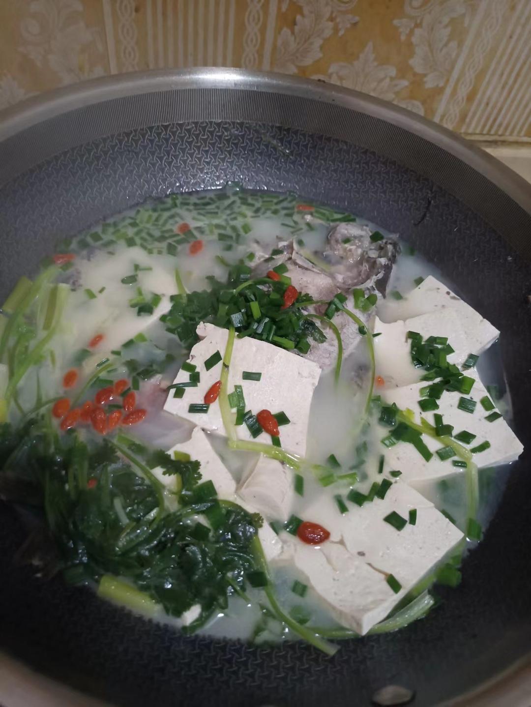 鲜浓鱼汤鲤鱼汤（鲫鱼汤）
