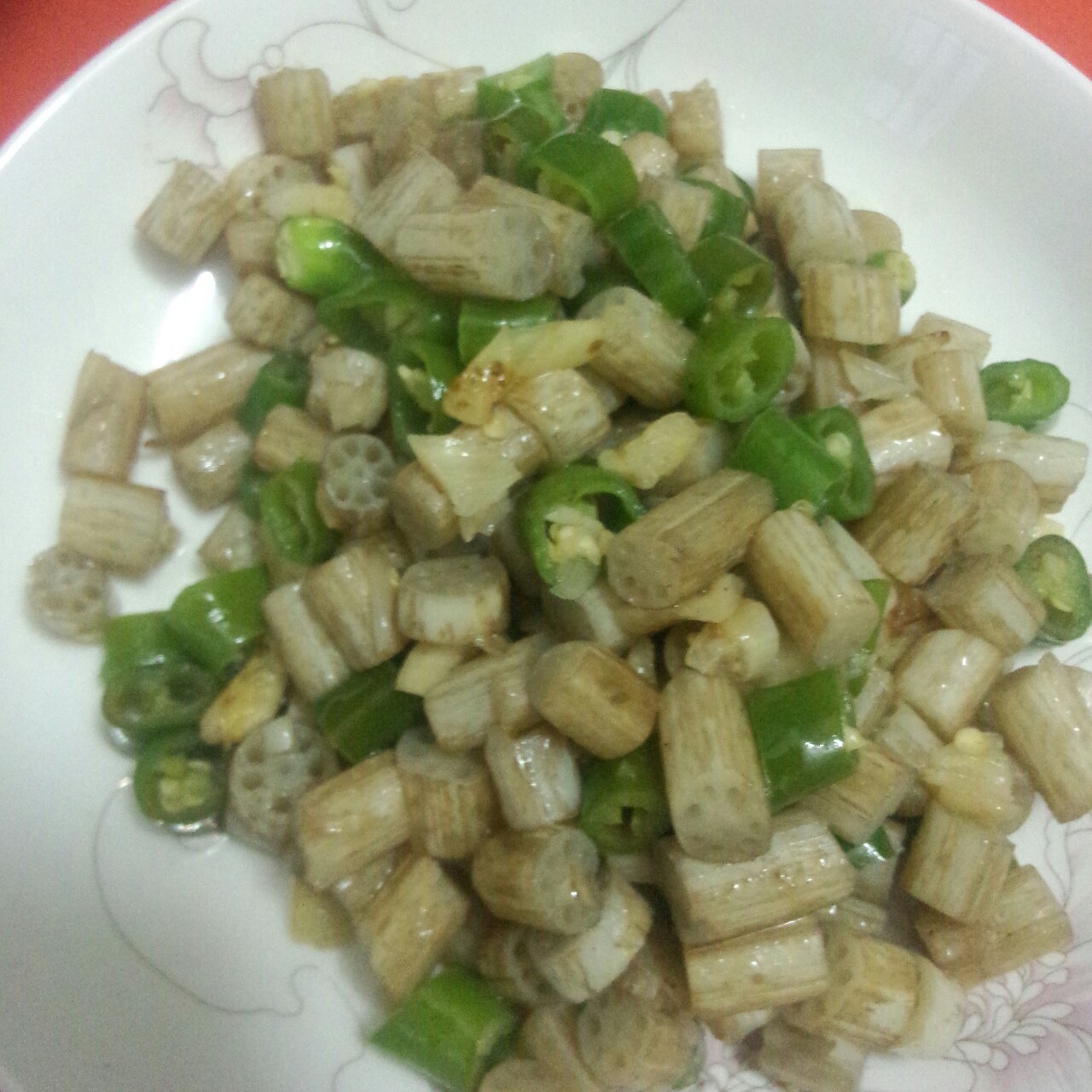 藕丁炒青椒