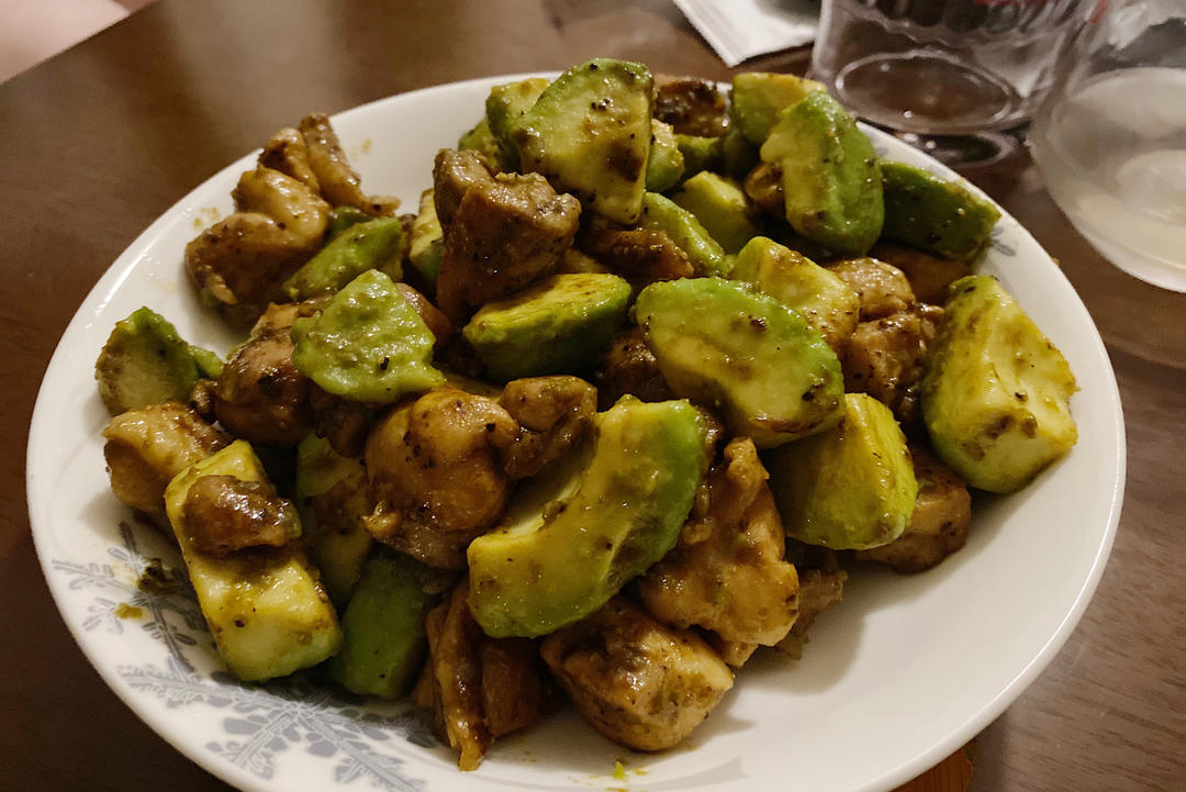 炒鸡牛油果堪比日式居酒屋的烤鸡肉串