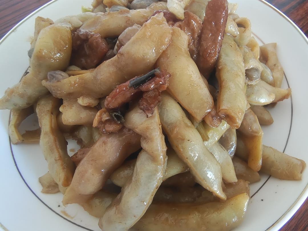五花肉炖黄金钩豆角