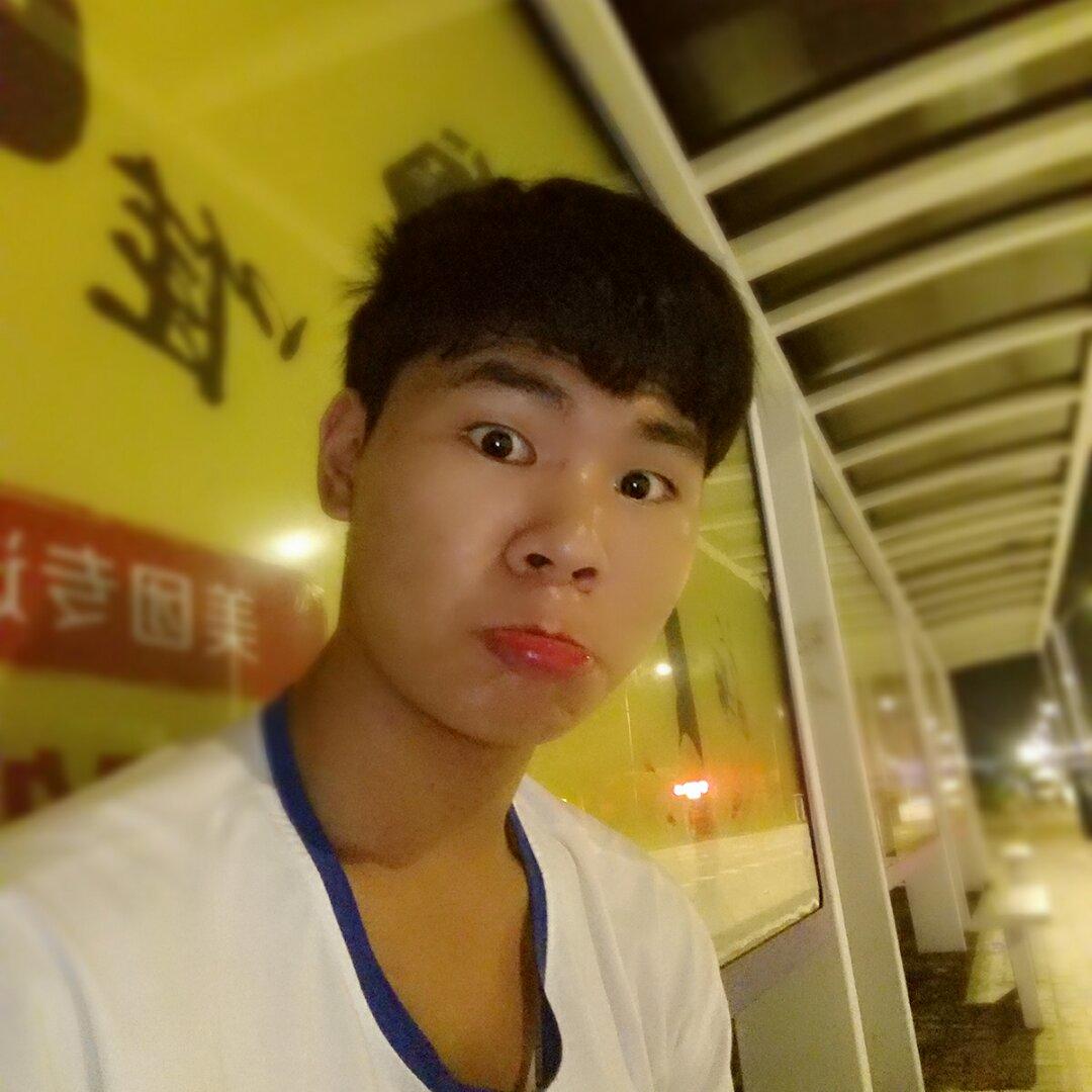 爱做饭的小小伙