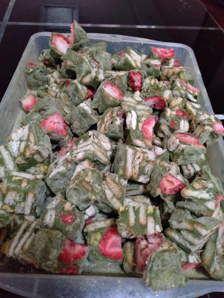 抹茶草莓雪花酥