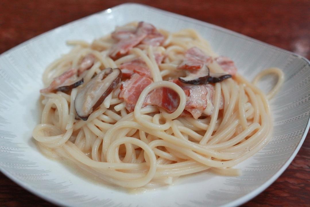 白汁蘑菇培根意粉