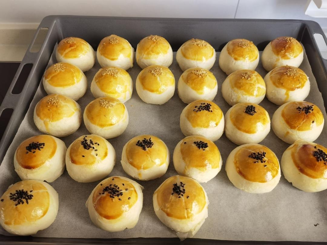 肉松麻薯蛋黄酥——(揉麻薯不烫手的小诀窍)